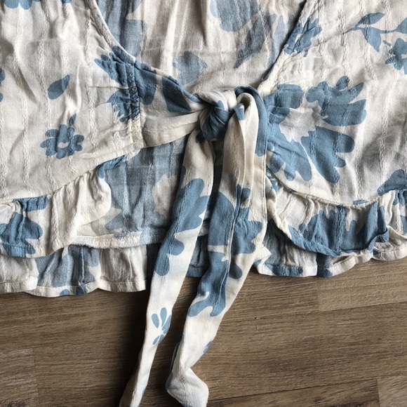 American Eagle Cover Up Shirt Floral Blue White Size L 3/4 Sleeve Flowy - Picture 3 of 6